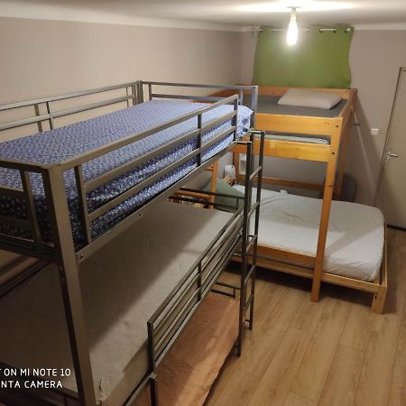 Logement Chambre Seul En Supplement Ou Dortoir Mixte Roquemaure  Εξωτερικό φωτογραφία
