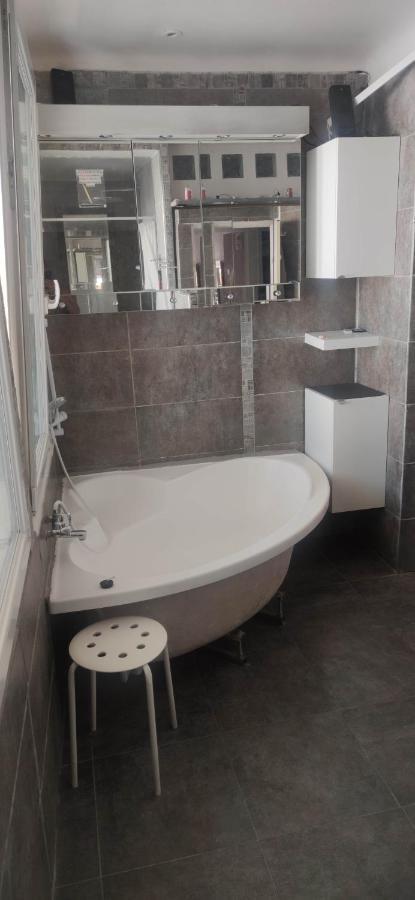 Logement Chambre Seul En Supplement Ou Dortoir Mixte Roquemaure  Εξωτερικό φωτογραφία